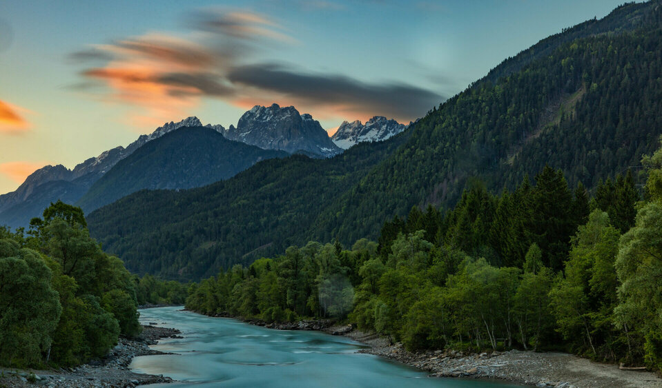 Der Gletschfluss Isel im Sonnenuntergang.
