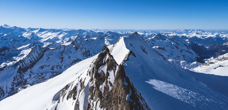 Ausblick/ Rückblick auf die Gratkletterei vom höchsten Punkt