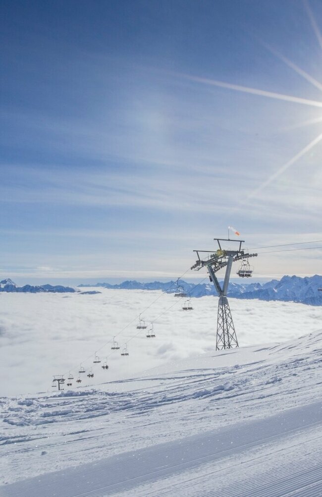 Liftstation bei strahlenden Sonnenschein im Skigebiet Sillian 