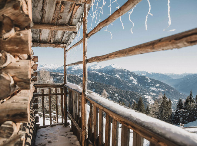 Aussicht Naturfreundehütte Zettersfeld Aussicht von der hölzernen Naturfreundehütte Zettersfeld bei herrlichem Winterwetter.