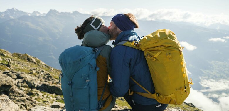 Ein Gipfelkuss am Bösen Weibele in Lienz.