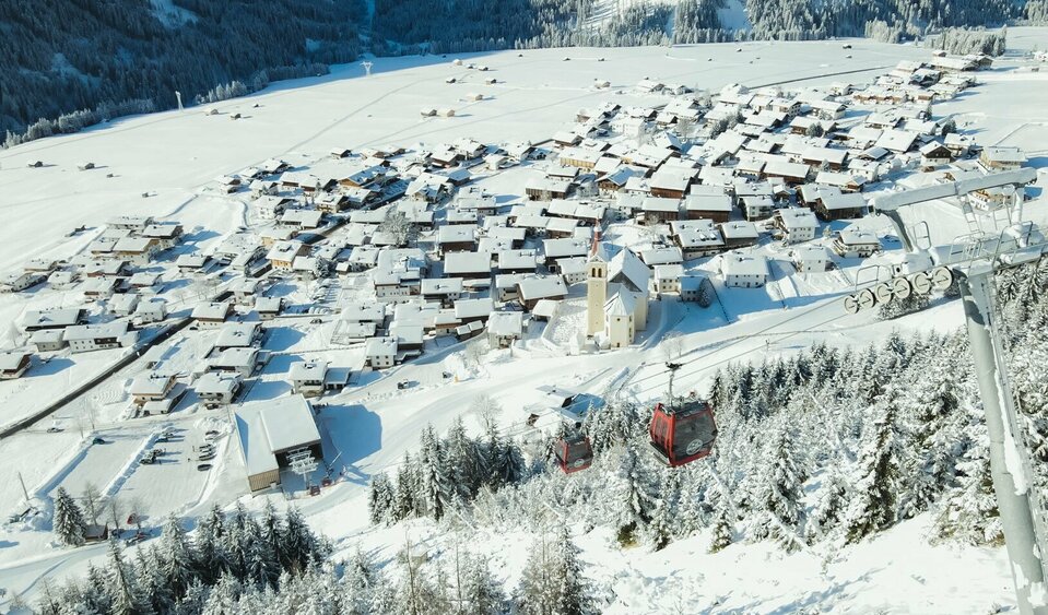 Sonniges Skidorf Obertilliach