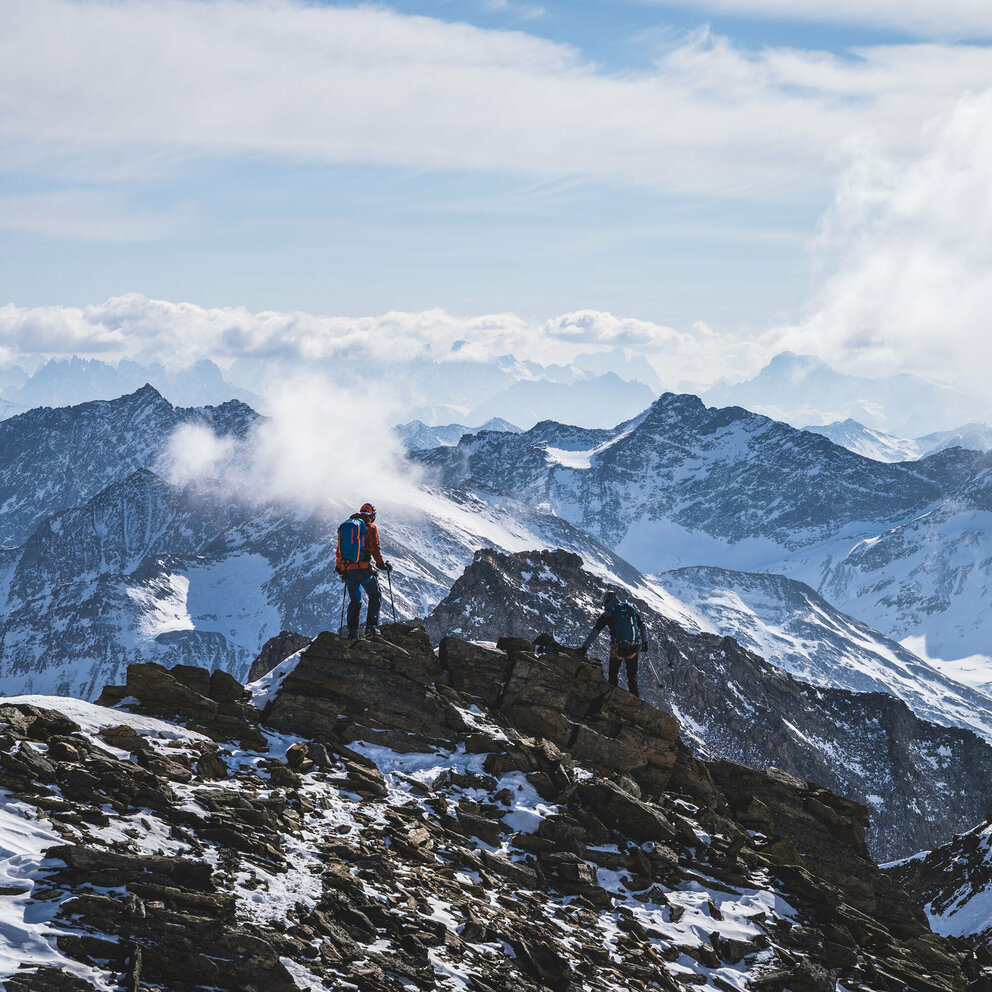 Abstieg am Gipfelgrat der mittleren Malhalmspitze zurück zum Skidepot