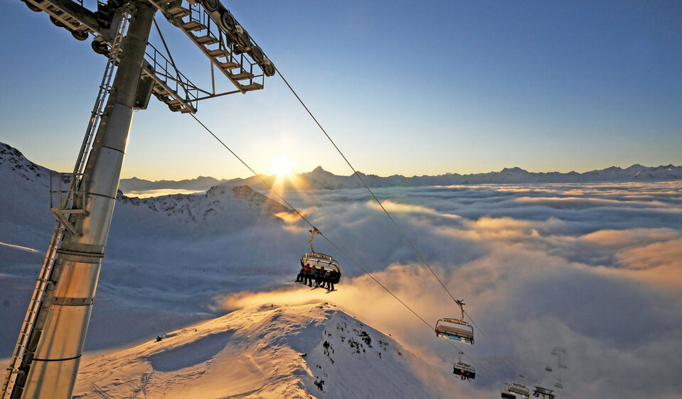 Sesselliftfahrt in den Sonnenuntergang