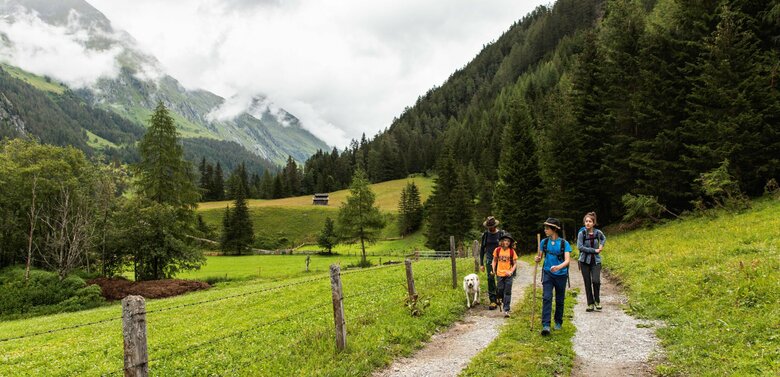 Wanderweg mit Familie
