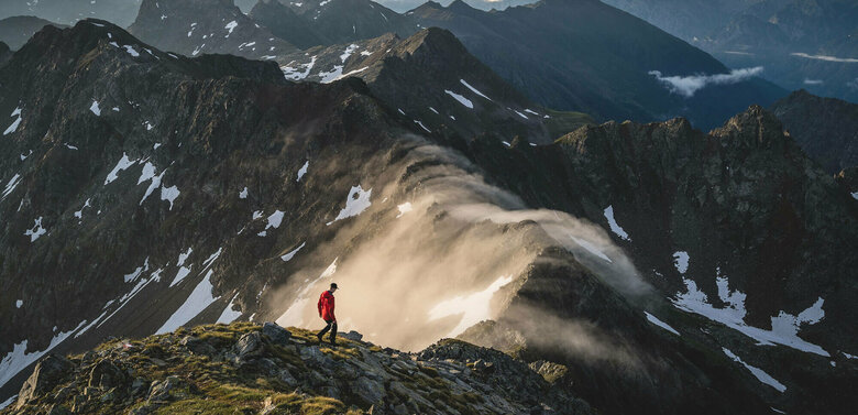 Eine Panoramaaufnahme von einem Sonnenaufgang in den Villgrater Bergen