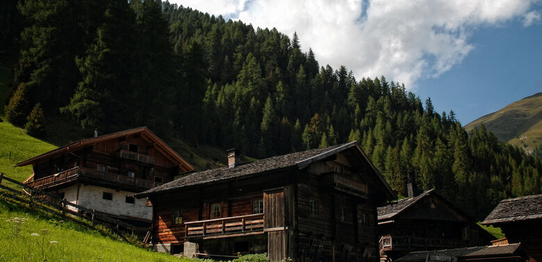 Ein paar Hütten auf der Alfenalm