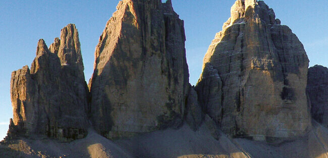 Eine Sommeraufnahme der majestätischen "3 Zinnen" in den Südtiroler Dolomiten