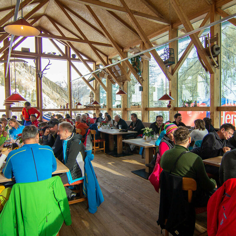 Austria Skitourenfestival Hütteneinkehr beim Austria Skitourenfestival in der Badl Alm in Kalkstein