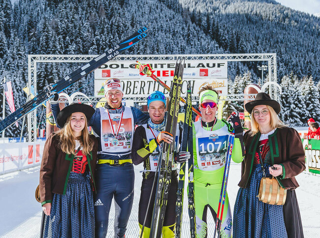 Sieger und Marketenderinnen der MK Kartitsch beim Dolomitenlauf 2019