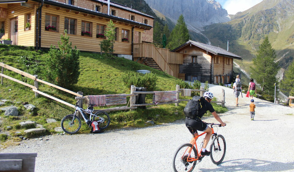 I rifugi invitano a fermarsi 