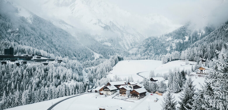 Blick auf das verschneite Kals am Großglockner 