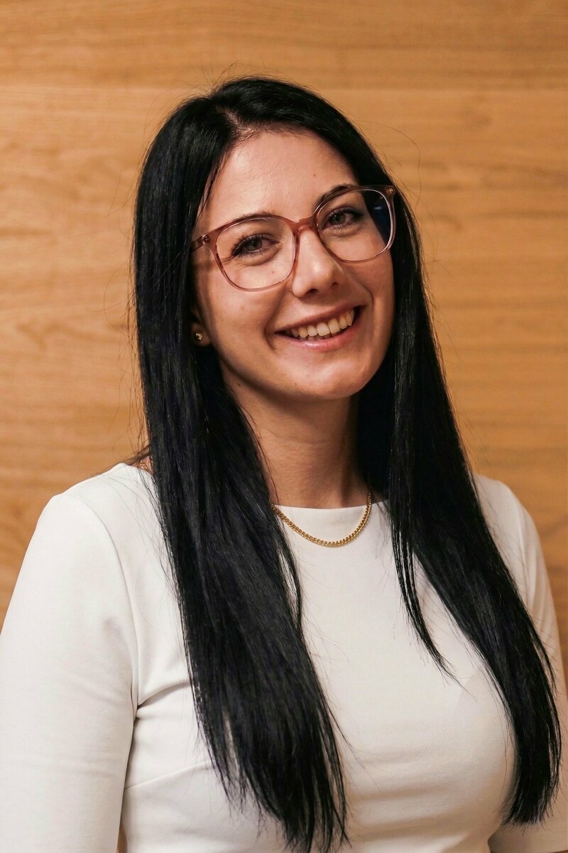 Aylin Pagger in schwarzer Lederjacke.