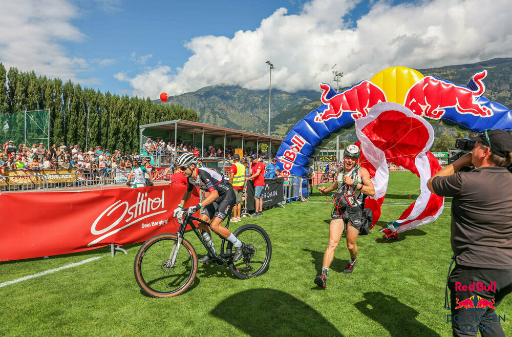 Foto der Ziellinie vom RedBull Dolomitenmann