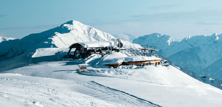 Zettersfeld - Blick auf eine Bergspitze im Schnee