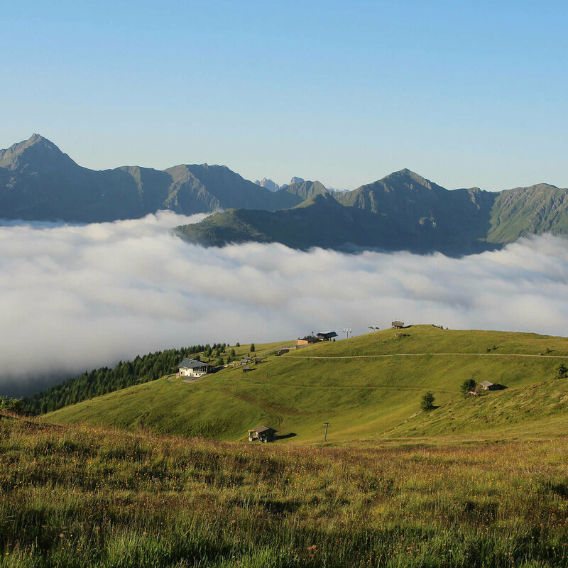 Sonnenaufgang auf den Glampwiesen und der "Connyalm" Sonnenaufgang auf den Glampwiesen und der "Connyalm"