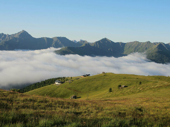Sonnenaufgang auf den Glampwiesen und der "Connyalm" Sonnenaufgang auf den Glampwiesen und der "Connyalm"