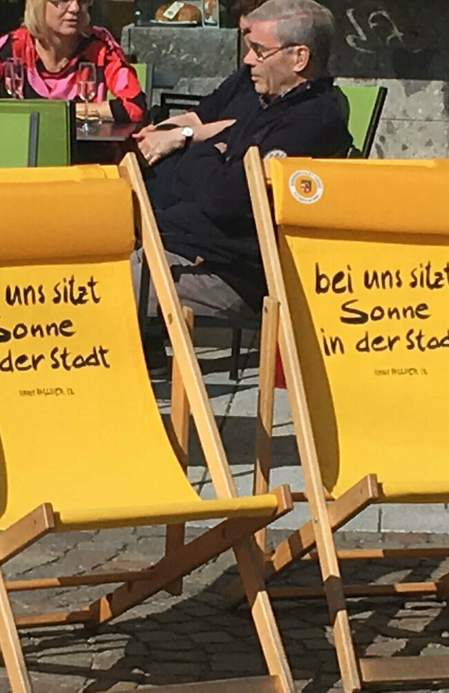 Liegestühle in Lienzer Altstadt