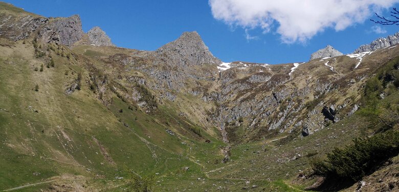 Virgentaler Sonnseitenweg Eine schroffe Berglandschaft auf dem Sonnseitenweg im Virgental.