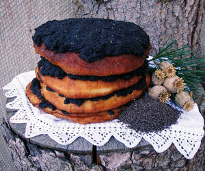 Ein Turm aus traditionellen Neujahrsblattlan.