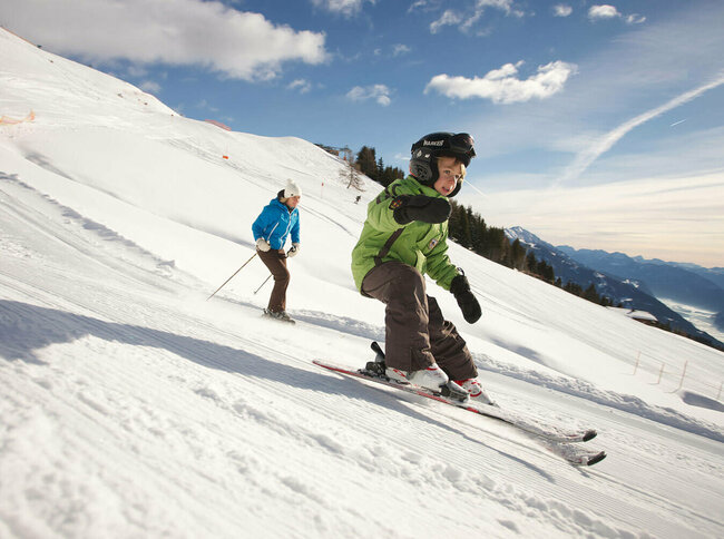 Zettersfeld Kinder Kind fährt über die Piste am Zettersfeld