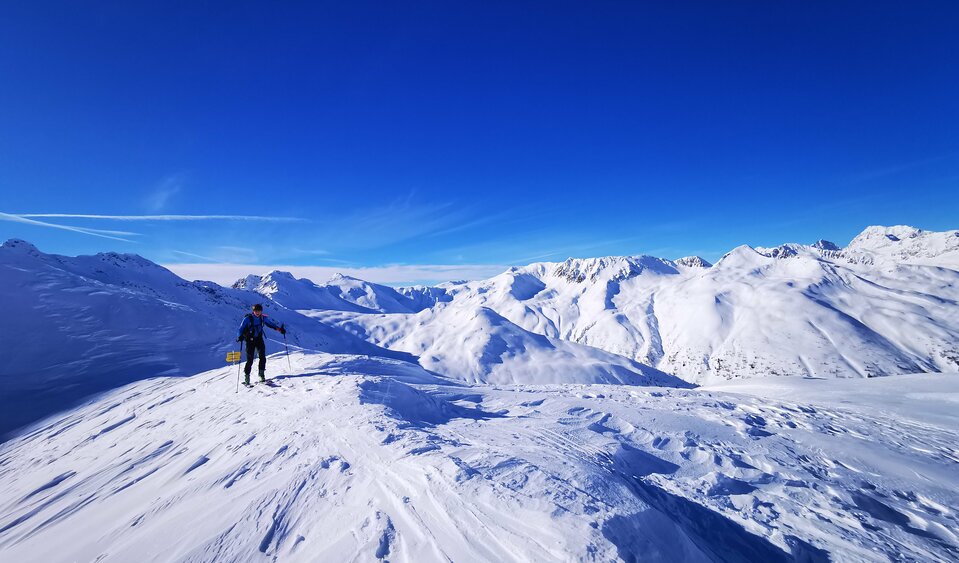 Skitourengeher bei der Skitour auf die Langschneid 