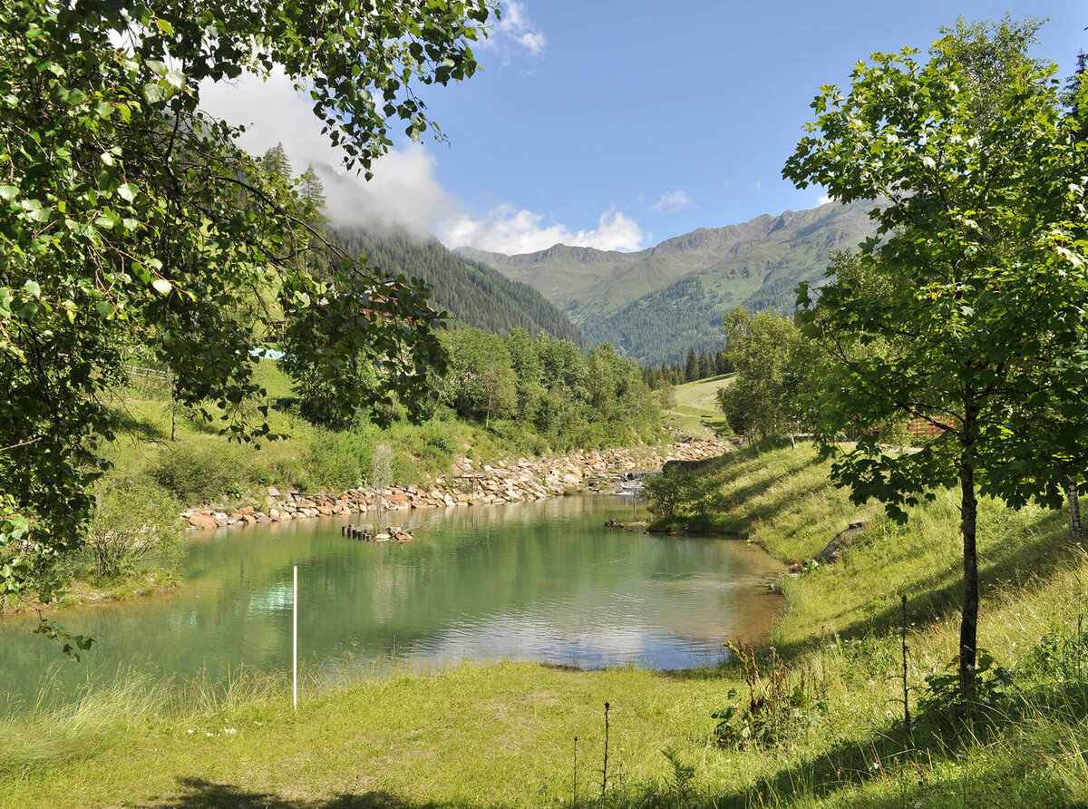 See im Winkeltal in Außervillgraten bei herrlichem Sommerwetter.