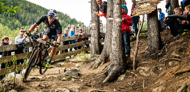 Im dritten Staffelabschnitt geht's mit dem Mountainbike zuerst zur Hochsteinhütte und dann wieder bergab.