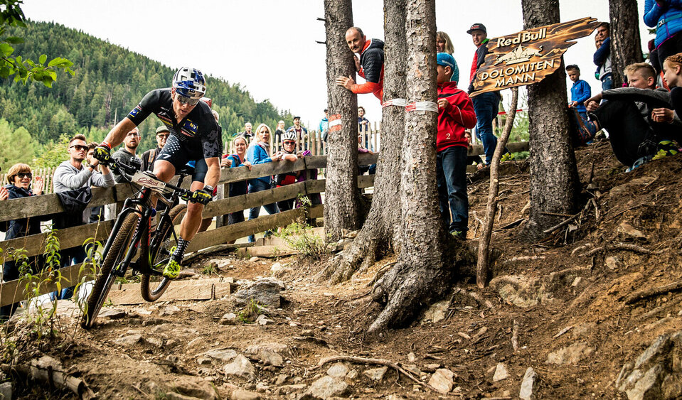 Im dritten Staffelabschnitt geht's mit dem Mountainbike zuerst zur Hochsteinhütte und dann wieder bergab.