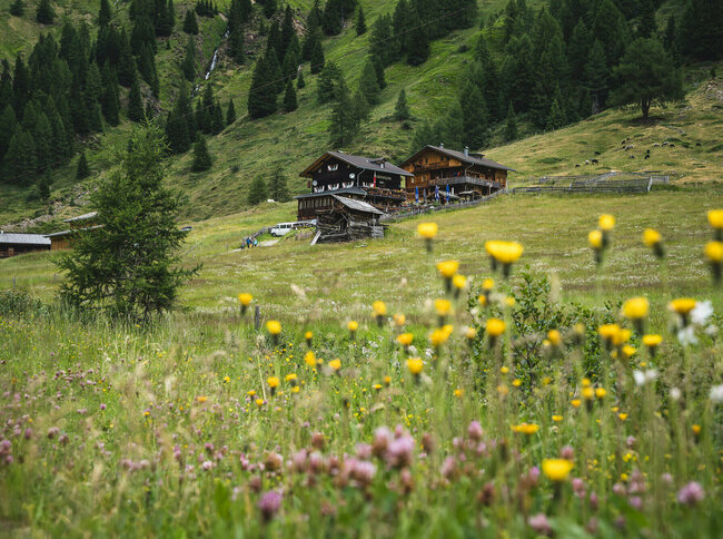 Volkzeiner Hütte Die urige Volkzeiner Huette am Talschluss des Winkeltales in Außervillgraten