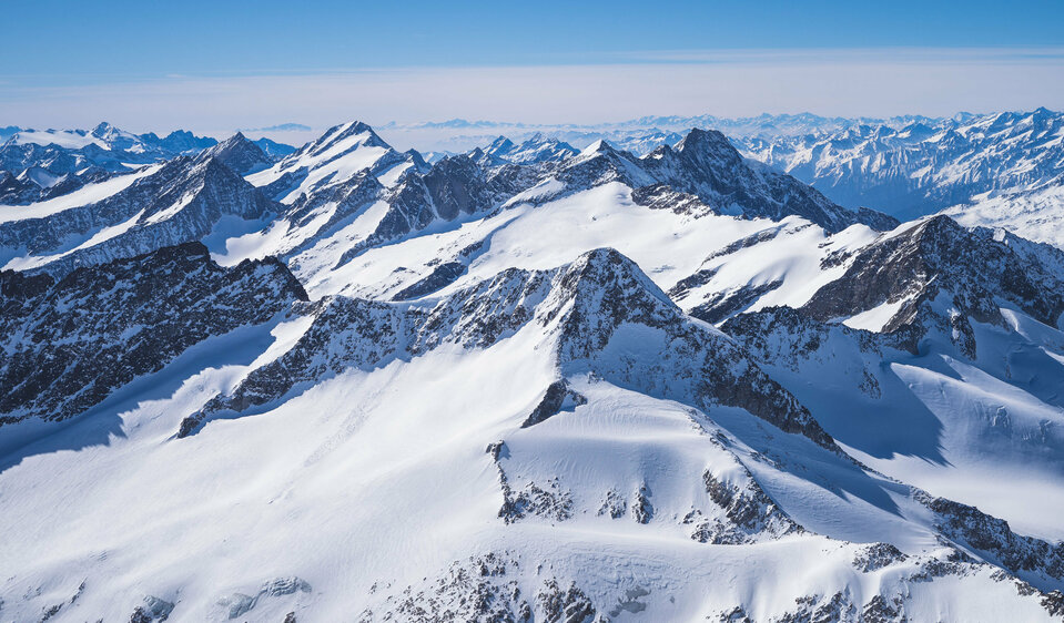 Ausblick auf den Großen Geiger, die Syminispitzen, die Dreiherrenspitze und die Rötspitz Die Welt liegt dir zu Füßen