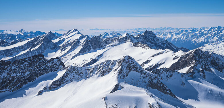 Ausblick auf den Großen Geiger, die Syminispitzen, die Dreiherrenspitze und die Rötspitz