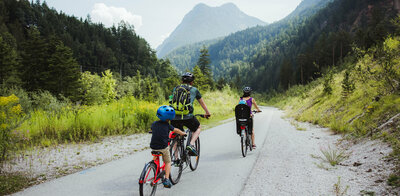 Familie am Drauradweg