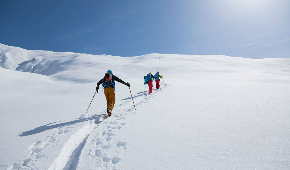 Skitourengeher:innen auf der Herz-Ass Skitour in Villgraten