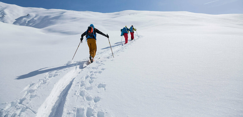 Skitourengeher:innen auf der Herz-Ass Skitour in Villgraten