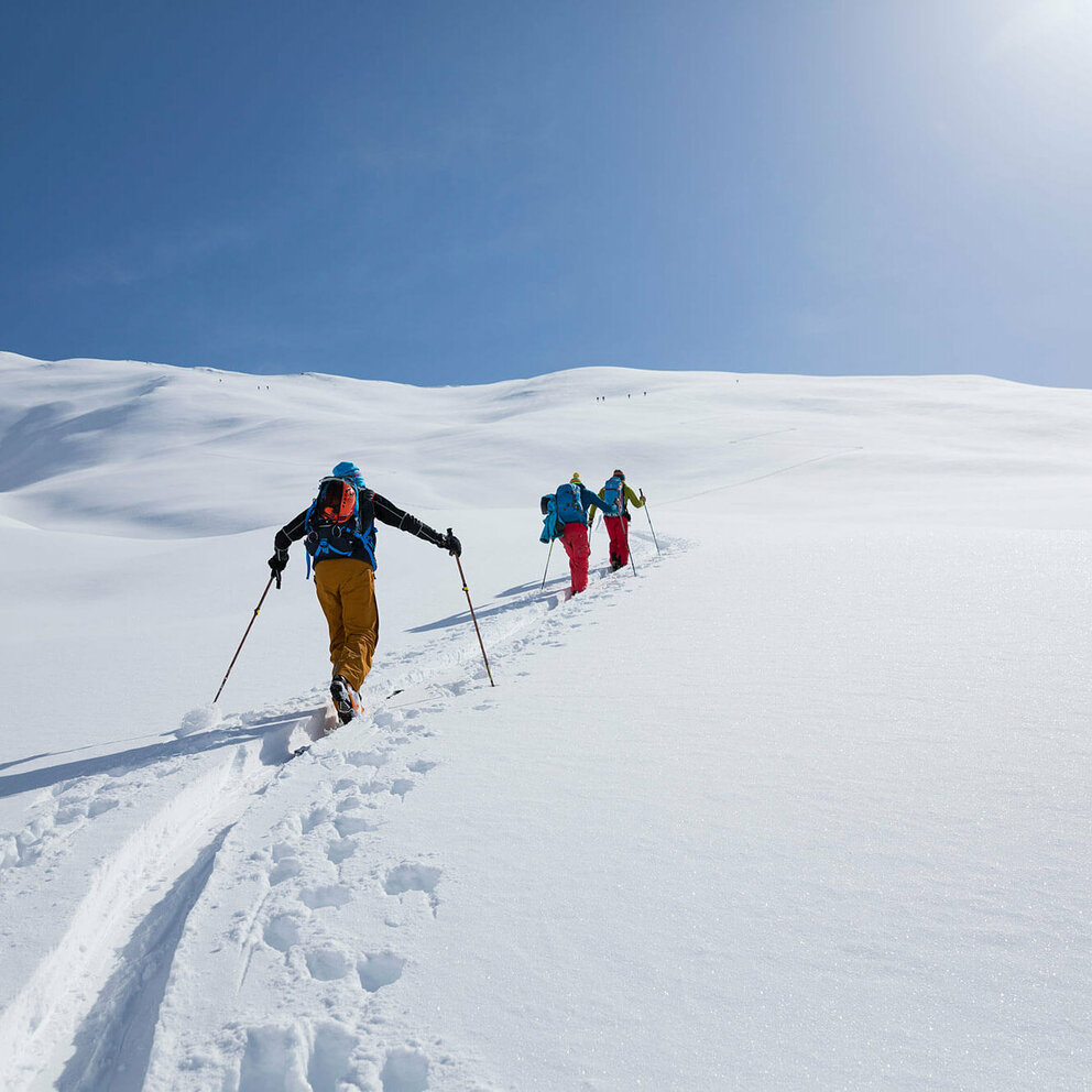 Skitourengeher:innen auf der Herz-Ass Skitour in Villgraten