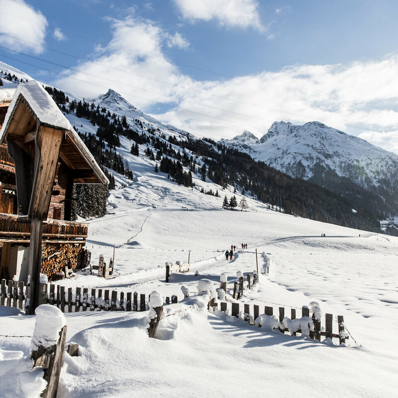 Winterwandern, Langlaufen und Eisklettern - der Dreh- und Angelpunkt für abwechslungsreiche Winteraktivitäten bietet der Winterpark Matreier Tauernhaus in Matrei i. O.