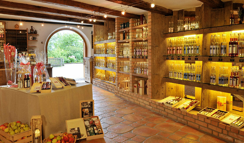 Innenanschit des Hofladens der Brennerei Kuenz in Dölsach