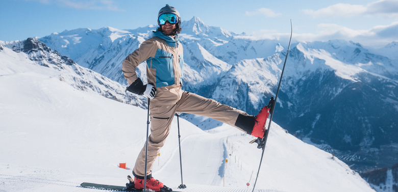Skifahrer steht auf der Piste im GG-Resort