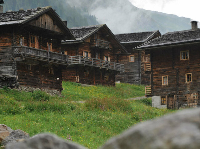 Innervillgraten Oberstaller Alm mit den urigen alten Holzhäusern
