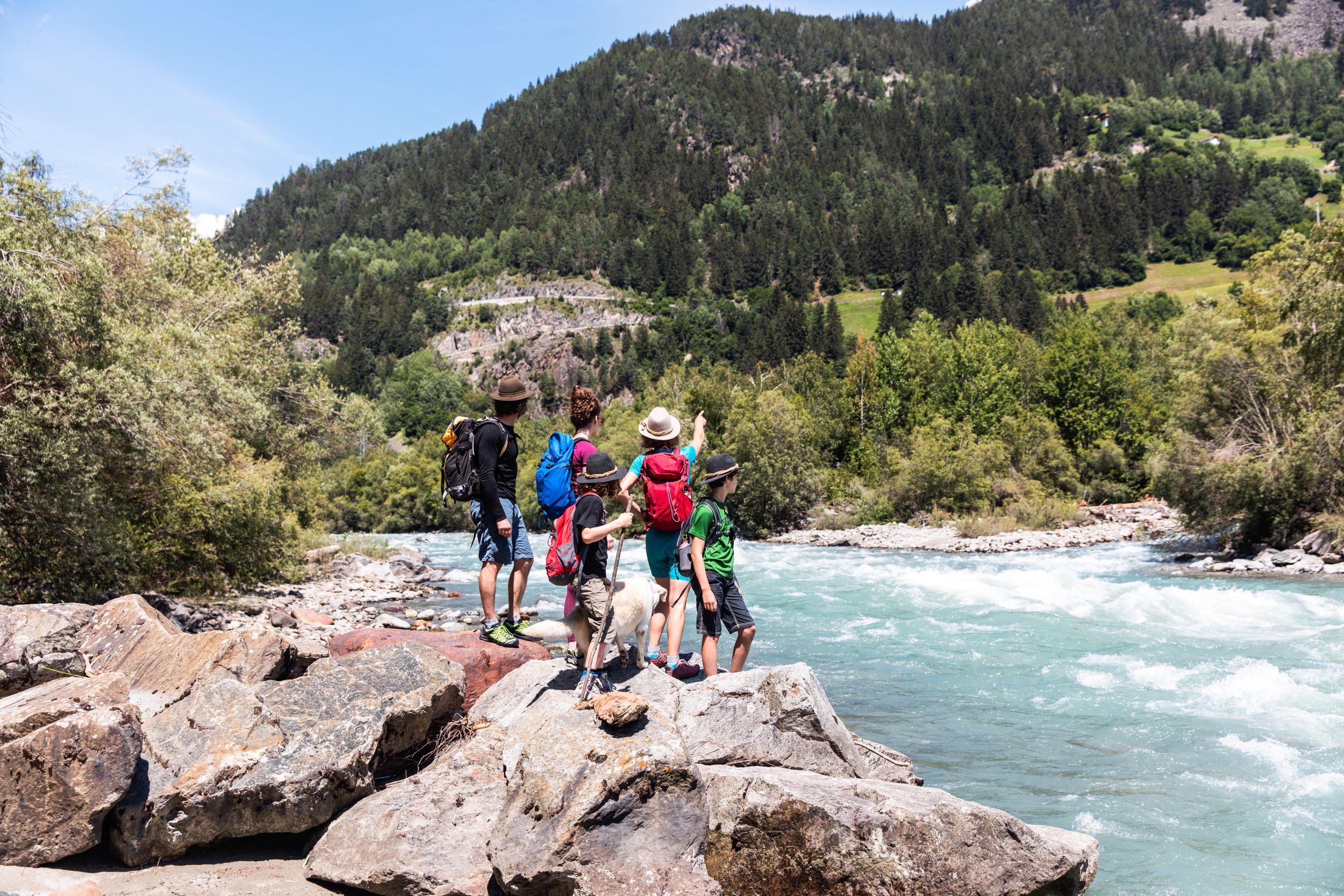 Familie am Ufer der Isel