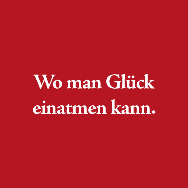 Roter Hintergrund mit dem weißen Schriftzug "Wo man Glück einatmen kann"