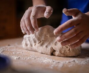 Brotbacken im Holzofen