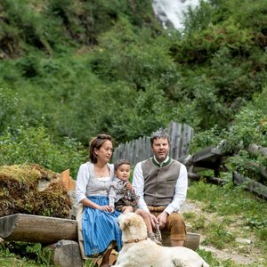 Familile-Leitner-mit-Hund-Balou.jpg