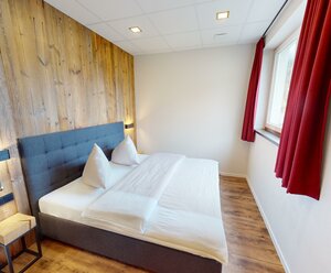 Chalet-West
