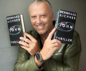 Buchpräsentation "JOHN" von Bernhard Aicher