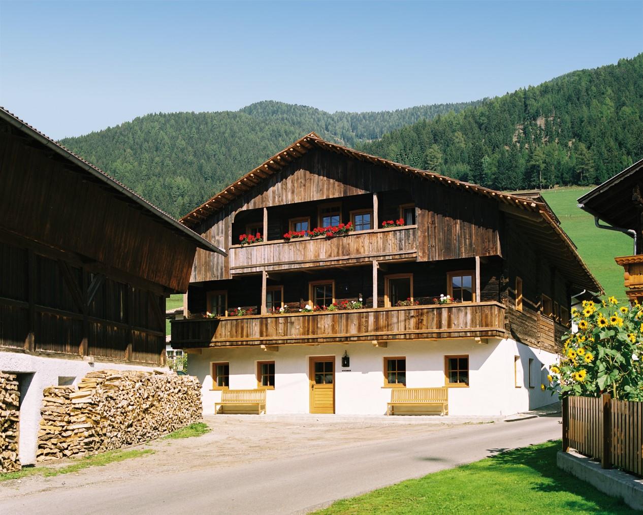 Ferienwohnung-Osttirol-Landhaus-Schloss-Anras.jpg