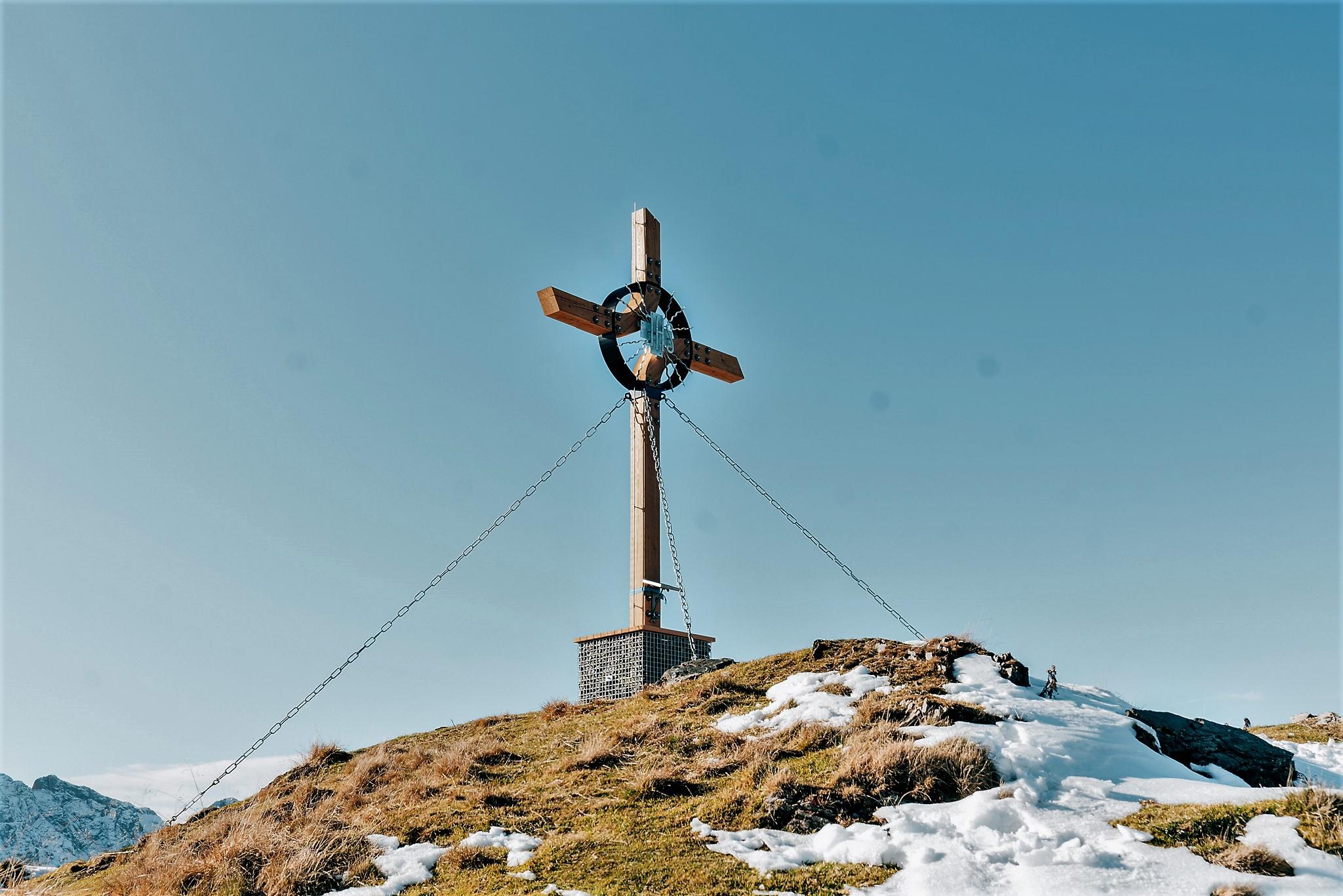 Neues-Gipfelkreuz-am-Hohen-Boesring.jpg